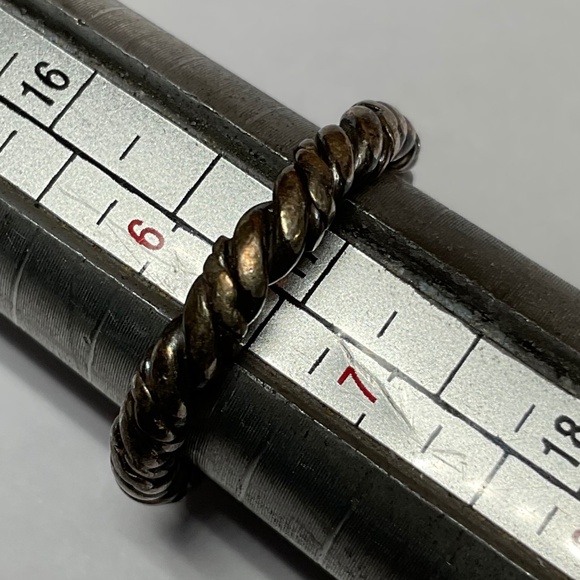 Sterling Silver Twist Ring. Size 6.5 - Picture 1 of 6